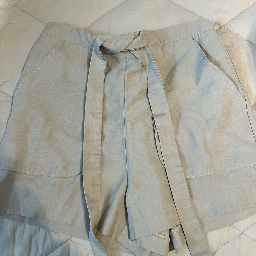 Gilli Beige Elastic-Waist Shorts